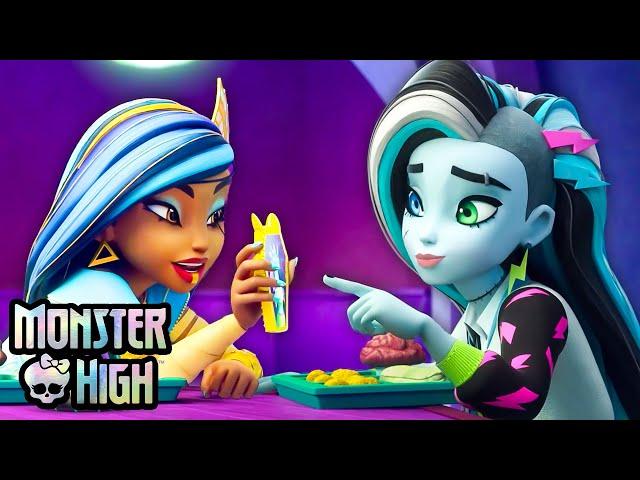 Cleo Discovers Monster High’s New Obsession!  | Monster High