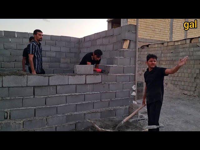 The power of unity: building the walls of the house with the efforts of the nomadic family