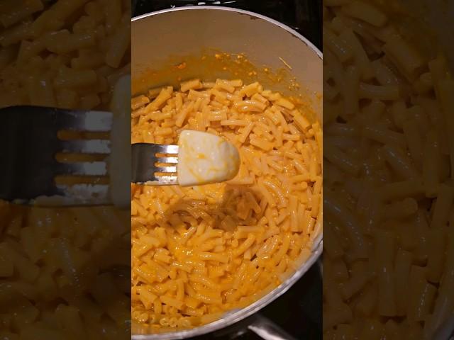 Anyone cook Mac like this? #shorts #food #foodie #foodlover #cooking #cook #chef #viral  #macncheese