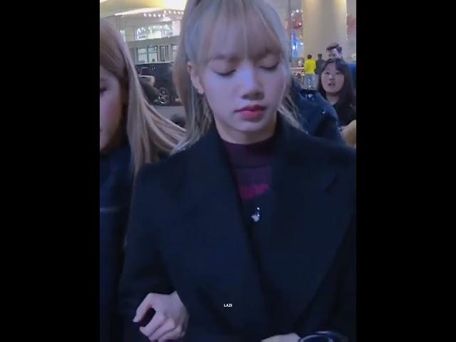 When a fan was in ROSÉ and LISA way(NOT A HATE VIDEO)