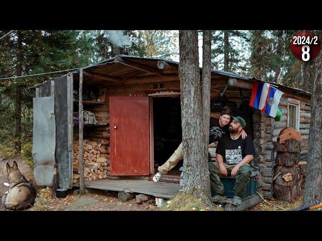 Уехали жить в тайгу, в уютную избу. Заготовка дров. Поймали огромного хариуса. Опять ночные гости.8с
