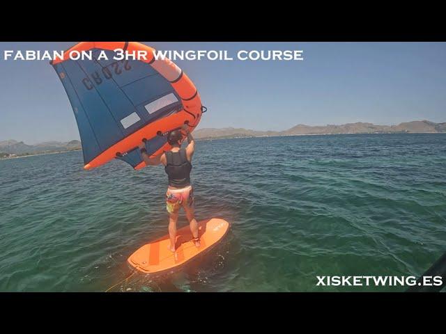 wingfoil lesson in mallorca with xiskewing and fabian