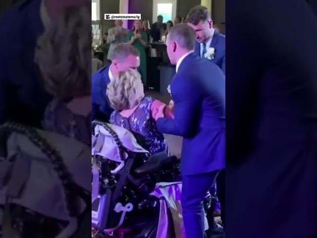 Mom gets up from her wheelchair to dance with son at his wedding ️️