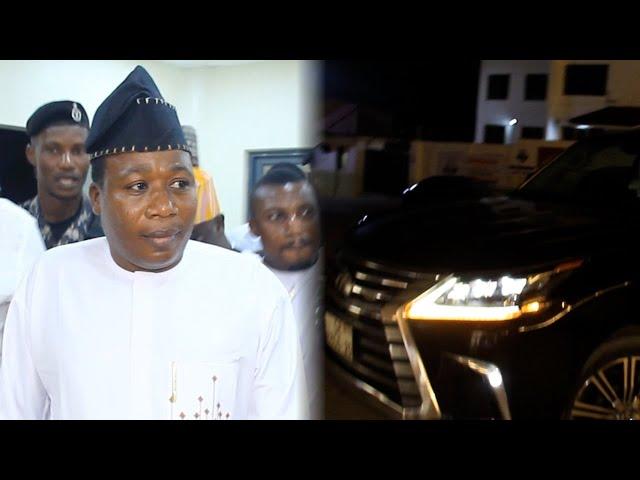 WATCH HOW OLOYE SUNDAY IGBOHO ARRIVED WITH HIS 50 MILLI NAIRA CAR TO CELEBRATE WITH ALH. AKANNI