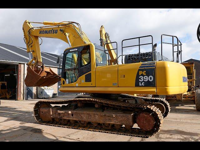 Inspection of a used Komatsu PC390 hydraulic excavator by Mevas Heavyequipment Inspectors