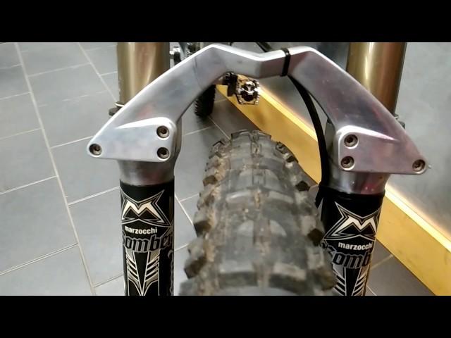 Old School DownHill Bike - Specialized Big Hit - Marzocchi Monster