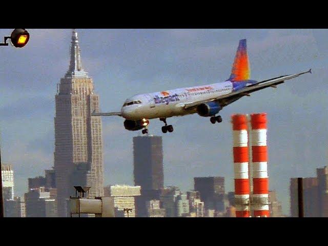 New York (EWR) Airport and full Manhattan night view take-off