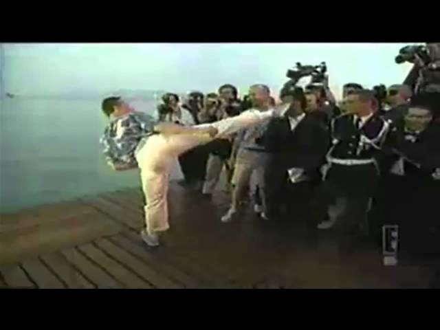 Jean-Claude Van Damme | Kicks for pleasure in front of the Press