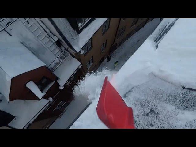 Über den Dächern von Stockholm: Schneeschippen für Fortgeschrittene