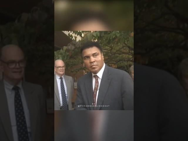 Fan impersonates Muhammad Ali 