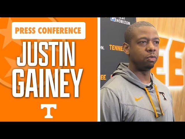 Tennessee basketball associate head coach Justin Gainey talks before the Vols face Norfolk St I GBO