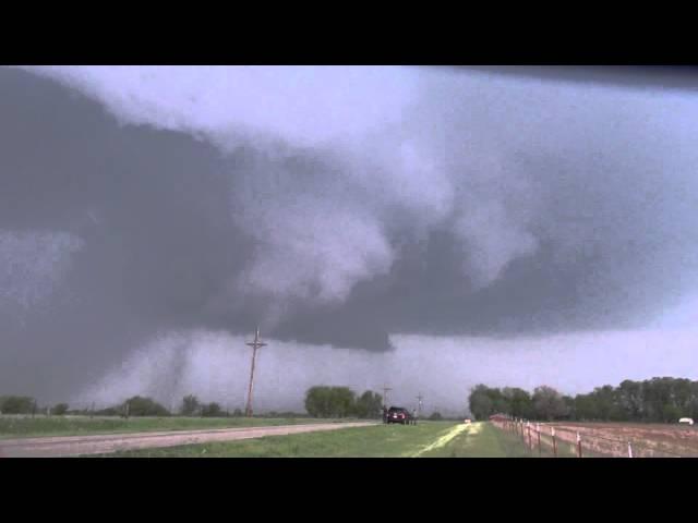 Ozthunder USA 2013 - Small tornado, Wellington, Kansas, 19th May 2013