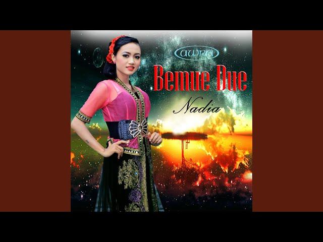 Bemue Due (feat. Debby)