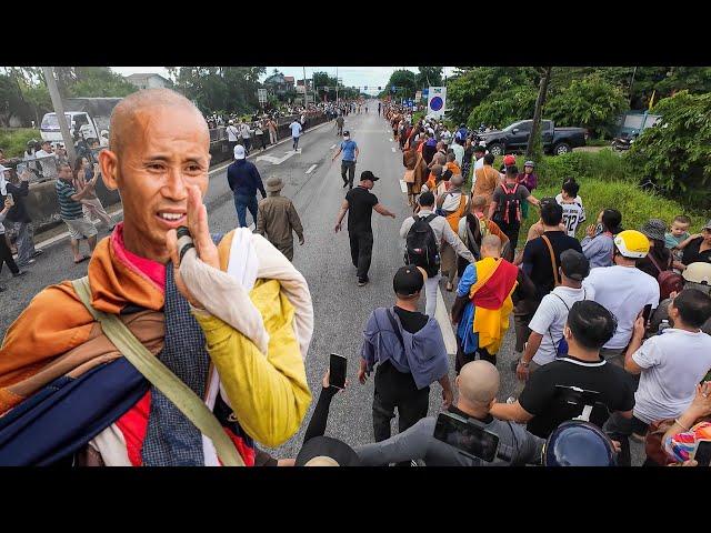 Sư thầy Thích Minh Tuệ lần đầu chứng kiến cảnh bà con Thừa Thiên Huế xếp hàng chào đón quá đẹp