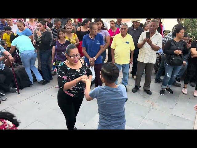 Pura Gozadera!  bailando en Chihuahua!️