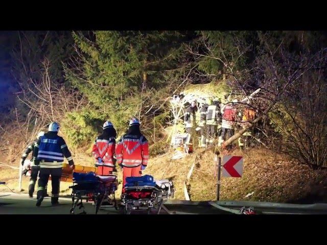 2016 02-27 Bergneustadt: 1,8 Promille! PKW bei Unfall abgehoben | Autobahn Zubringer