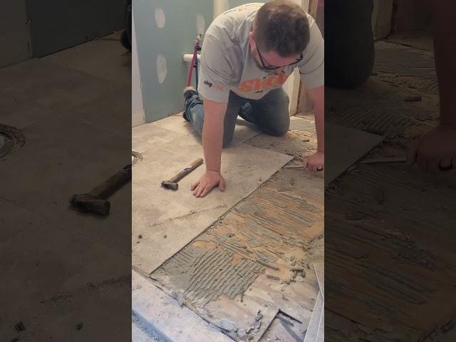 How To Easily Remove Tile Flooring #tiles #diy #bathroom