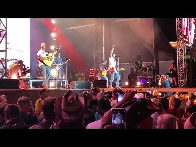 Old dominion performs at WYRK taste of country