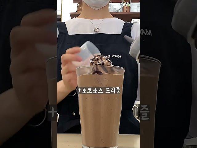 시원달달한 자바칩쉐이크초코라떼  여러분의 선택은?! #shorts recipe #cafe #cafevlog