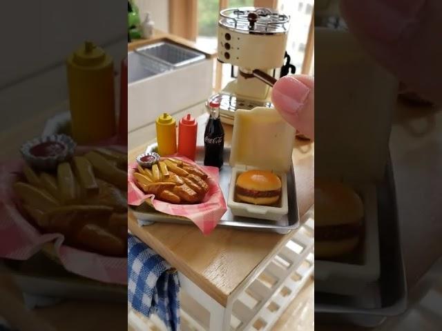Miniature burger and fries | Re-ment mini kitchen cooking