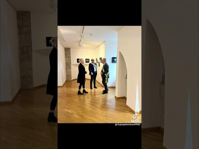 Mostra ad Iseo “Waterland Wander” dell’artista Angy Mango ‍‍⬛ #giorgiobertazzoli