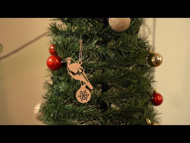 Metalbird Australia - Unboxing and installing the timber Christmas decorations