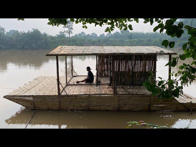 CAMPING HUJAN DERAS  MEMBUAT RUMAH TERAPUNG DI SUNGAI BESAR