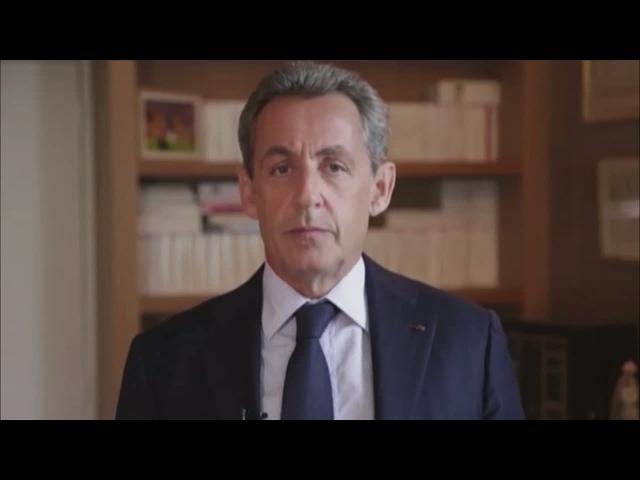 Former French President Nicolas Sarkozy gives his backing to François Fillon