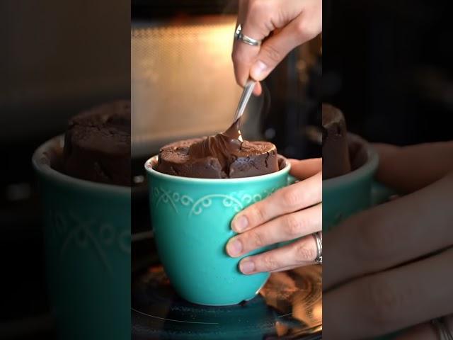 LAVA CAKE Express au Mug : Le Secret en 1 Minute Chrono!