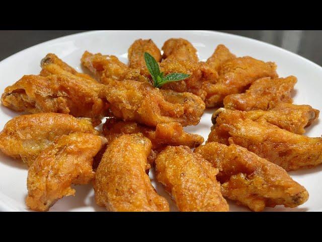 The chef teaches you how to make garlic chicken wings at home. The steps are detailed.  .