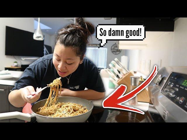 Cooking With TriTri And RiRi | Garlic Noodles!