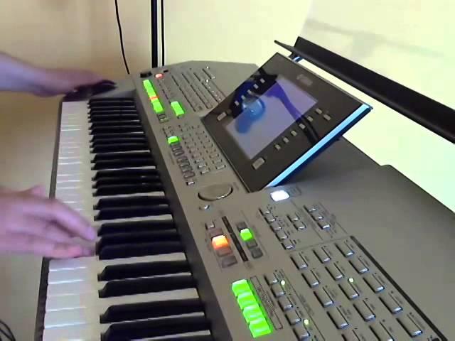 Yamaha Tyros 2 - 7 czerwonych róż + Vocal