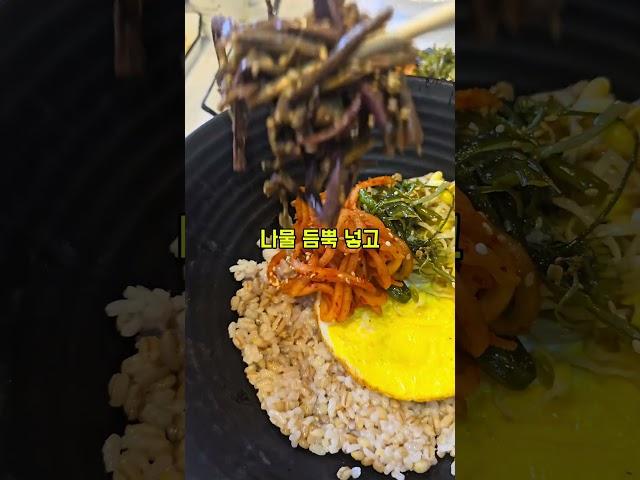 울산에서 된장찌개가가장 맛있는 곳손맛좋은 어머님과 효자 아드님 두 분이서 사이좋게 운영하시는울산 성안동 꿀밤말 길게 안한다가서 먹어봐라~!#울산맛집 #맛집 #밥집 #된장찌개