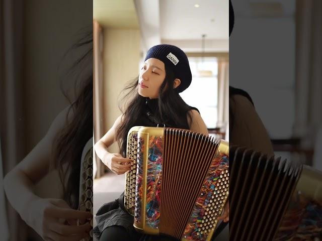 What is it like to play the movie ”Godfather” on the accordion? You don't even want to call me...