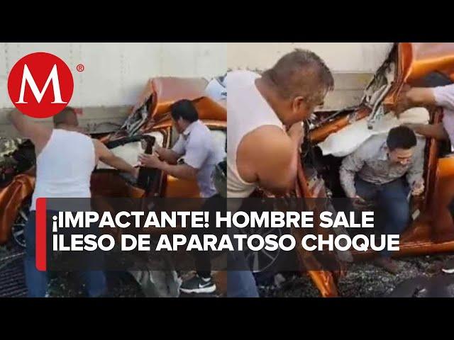 ¡MILAGRO! Automovilista se salvó tras quedar bajo tráiler en Tabasco