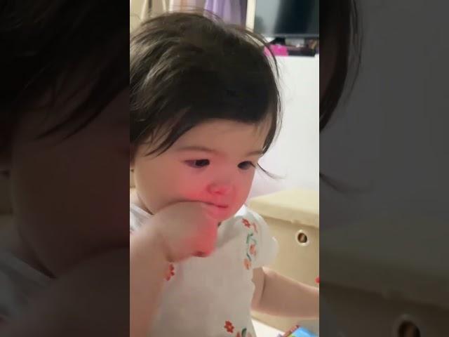 춤추고 싶은데 음악이 나오지 않아 화난 아기 로아| I wanna dance!!! But I can't! | Cute baby Roa's funny reaction