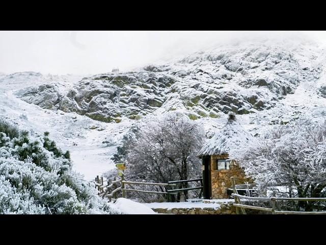 Ruta a Laguna de Peñalara bajo la nieve: Senderismo en Madrid