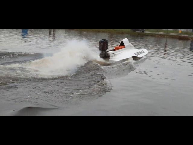 Hydroplane Evinrude V8 first test