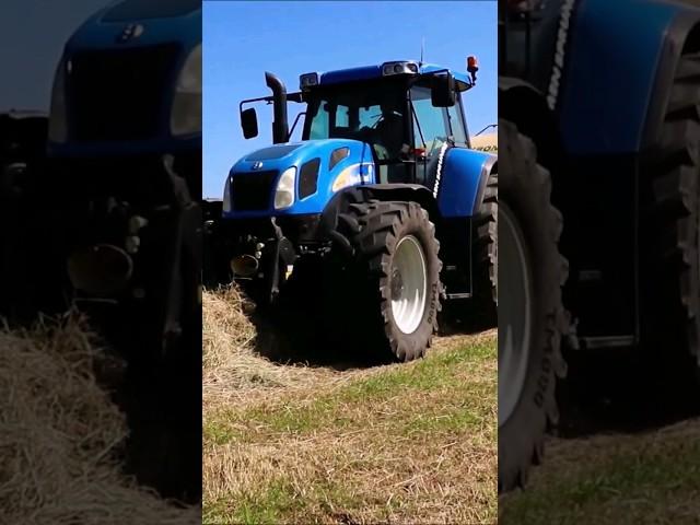 New Holland TVT 170 / Krone BigPack  #tractor #grass #farming #traktor @FlyingPixelsPhotography