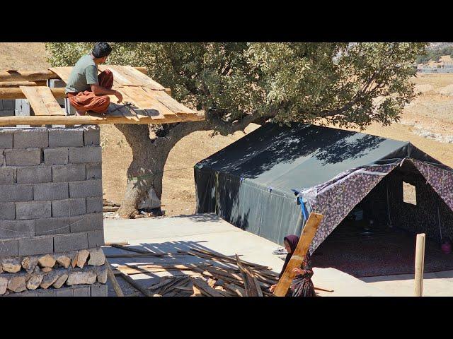 The big roofing project in nomadic life: school season and Khadija's distance from her family