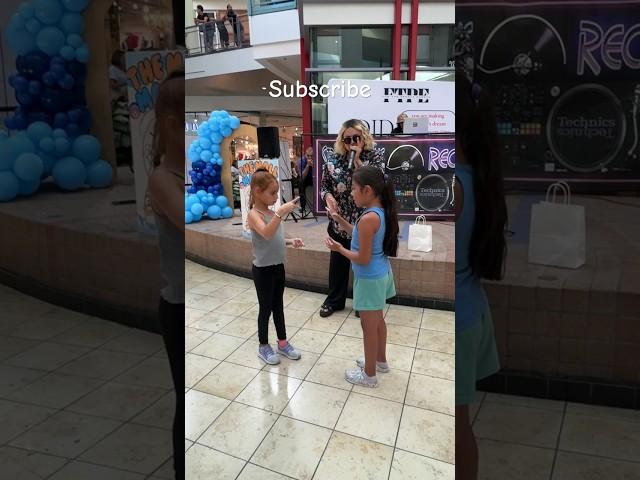 Delilah playing Rock 🪨 Paper  Scissors ️ At The Mall #short #rockpaperscissors #youtube #game