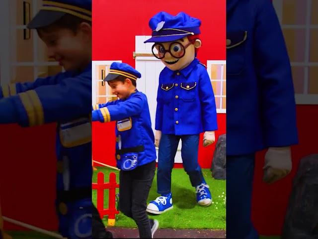  يلعب الأطفال دور الشرطة واللصوص  #shorts