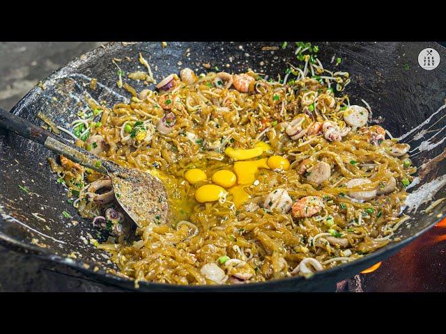 AMAZING Noodles Dish You Must Eat in Medan - Indonesian Street Food