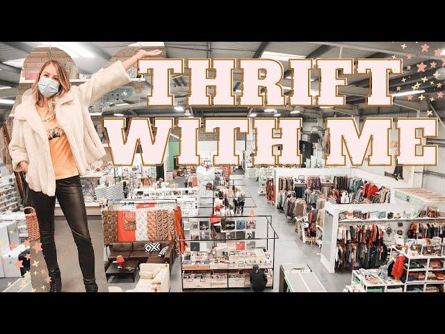 THRIFT WITH ME TO THE BIGGEST CHARITY SHOP IN THE UK! OXFAM THRIFTING VLOG!! LARA JOANNA JARVIS 2020