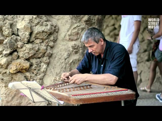 Barcelona Street Music : Cimbalom player from Belarus in Park Güell #1 (HD)