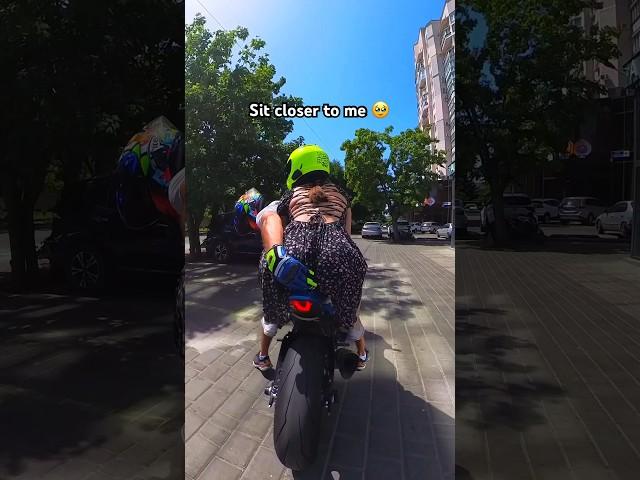 When the GIRL doesn't know how to sit properly on a MOTORCYCLE  #bikelover #moto #motovlog