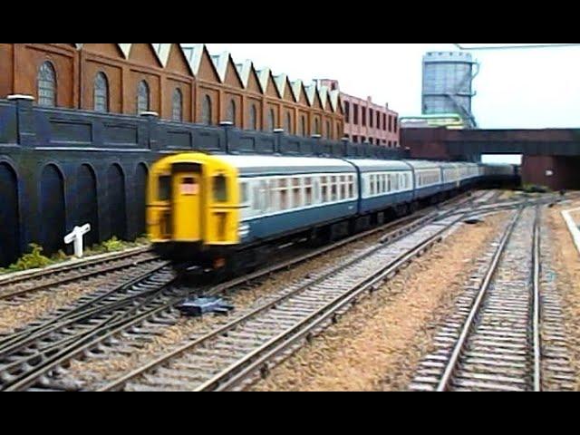 Ewhurst Green Southern Electric – Push-pull 4TC & 8TC formations! - 4mm model railway