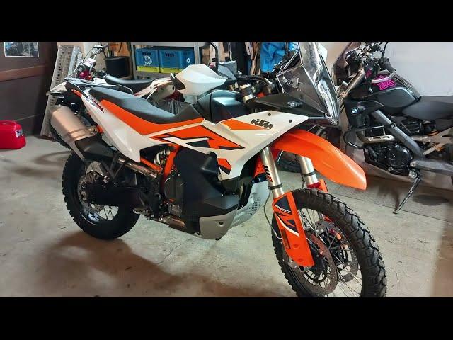 KTM 890 AdventureR 2023 - Exhaust sound and detailed footage