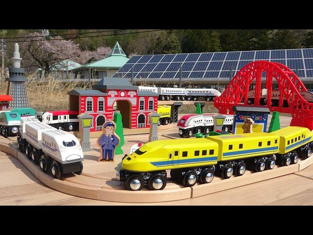 Shinkansen Doctor Yellow Wooden toys  Brio locomotive toys