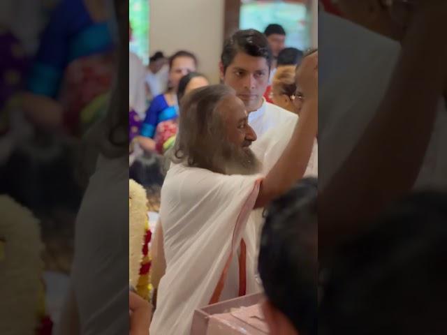 Gurudev beautiful Darshan #artofliving #aol #love #gurugrace #gurudev #guruji #shorts #viralvideo